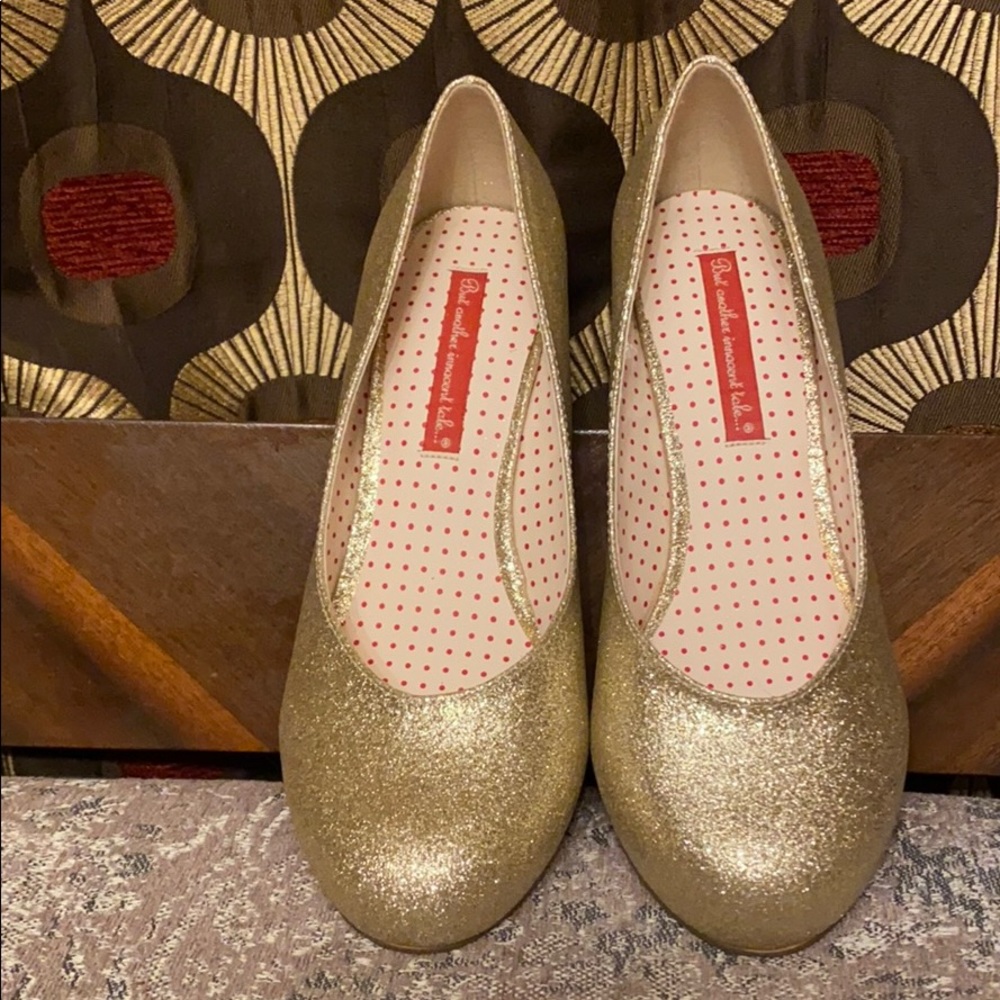 BAIT gold Ray heels NWOT size 9